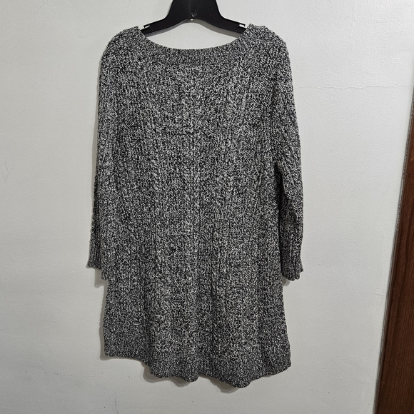 New York & Company Pullover Tunic Sweater. 3/4 Sleeves. Metallic Black. Size XL. - Picture 2 of 6